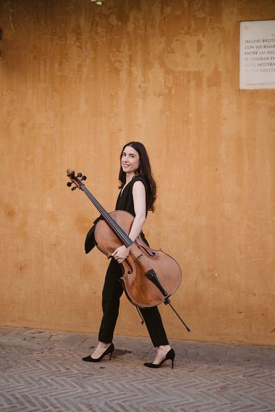 Belén, violonchelista de Música Para Boda